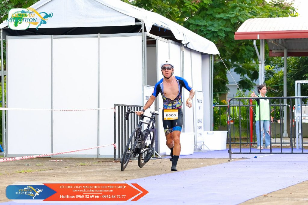 to chuc giai Triathlon 8